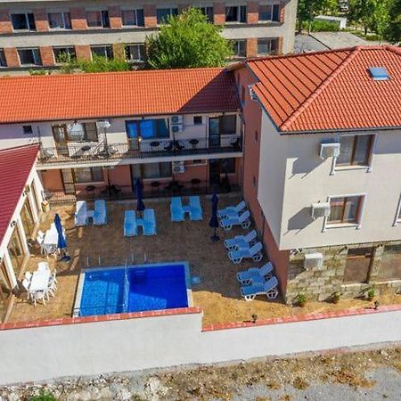 Family Hotel Preslav 외부 사진