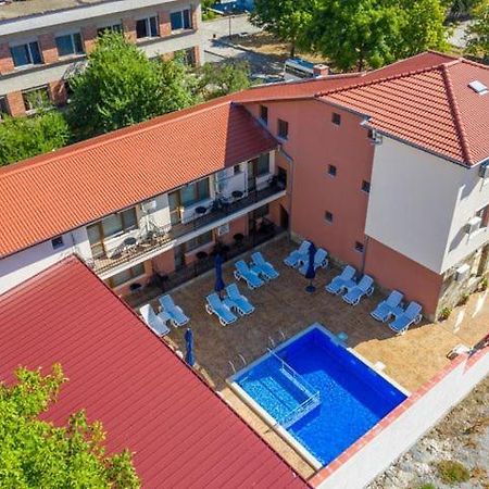 Family Hotel Preslav 외부 사진