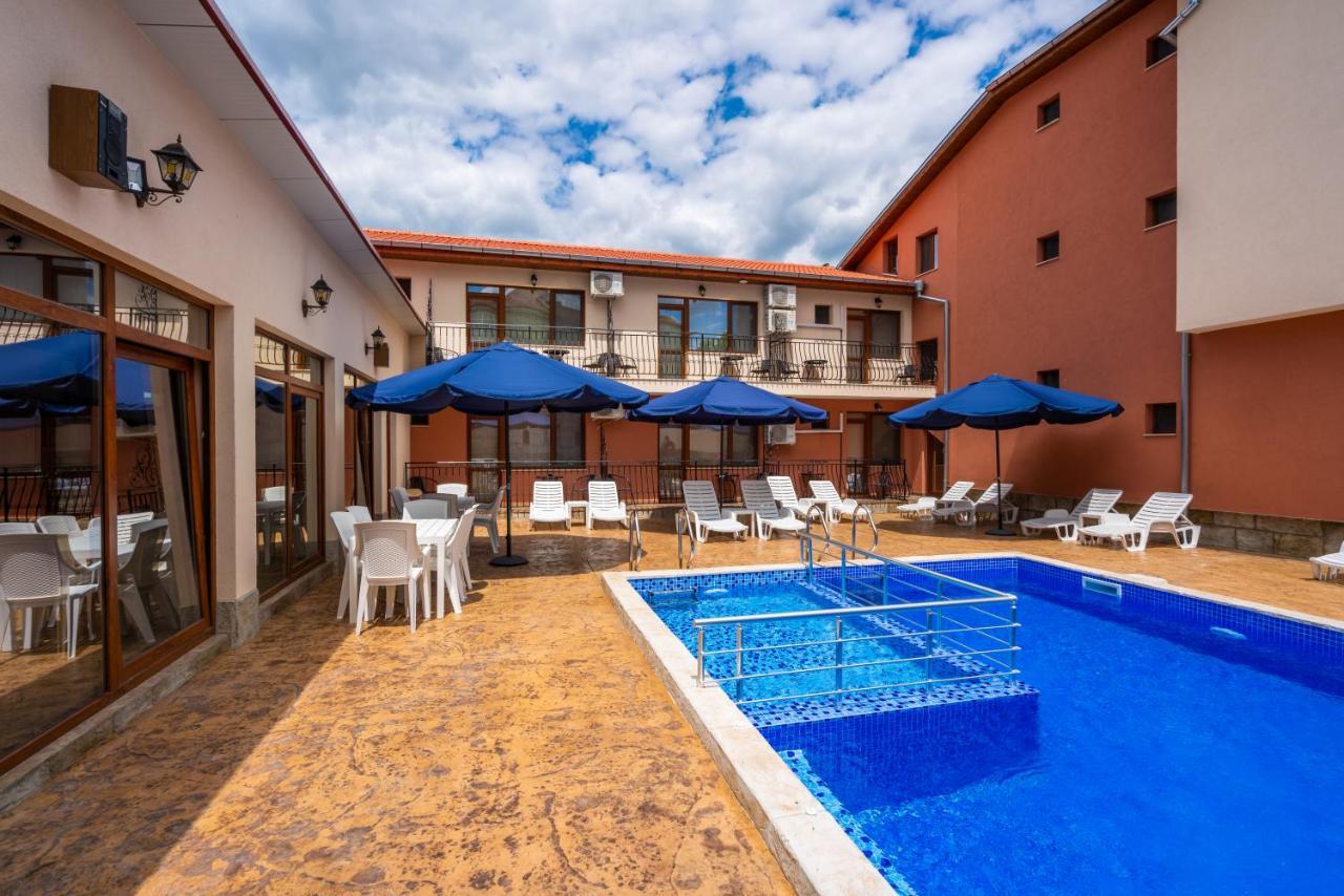 Family Hotel Preslav 외부 사진