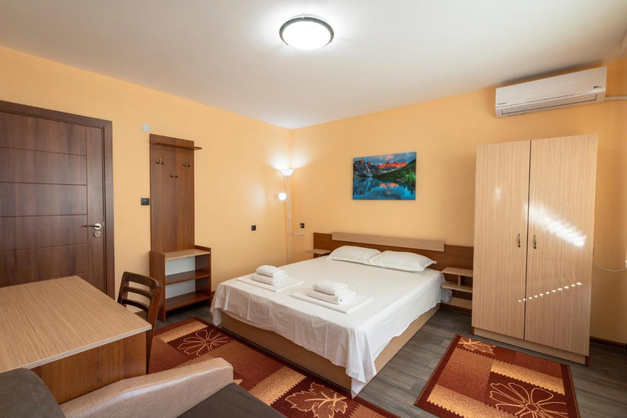 Family Hotel Preslav 외부 사진