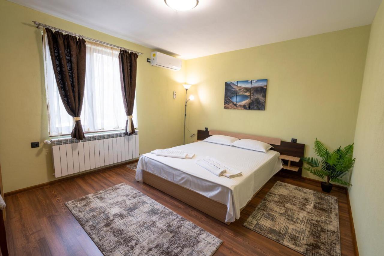 Family Hotel Preslav 외부 사진
