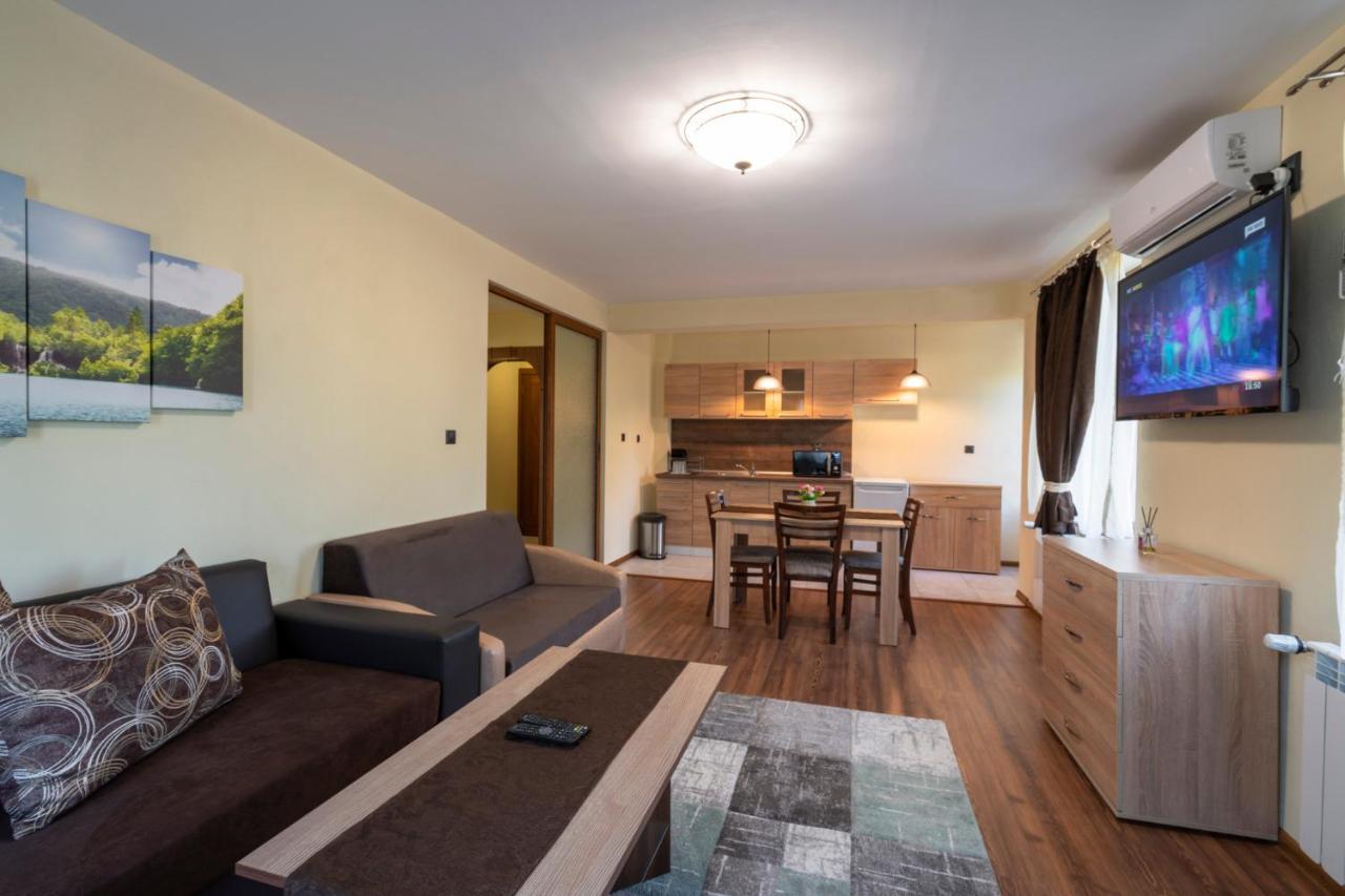 Family Hotel Preslav 외부 사진